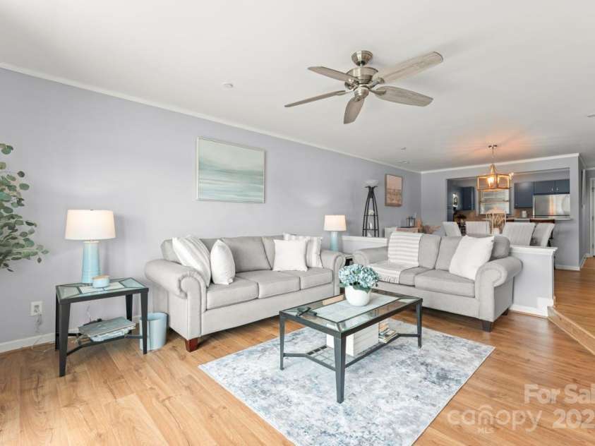 9817 Emerald Point Drive, Charlotte, NC 28278.  MLS# CAR4292558, YatesRealty ID 33042. 