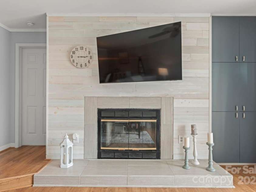 9817 Emerald Point Drive, Charlotte, NC 28278.  MLS# CAR4292558, YatesRealty ID 33042. 