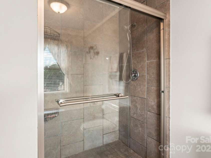 9817 Emerald Point Drive, Charlotte, NC 28278.  MLS# CAR4292558, YatesRealty ID 33042. 
