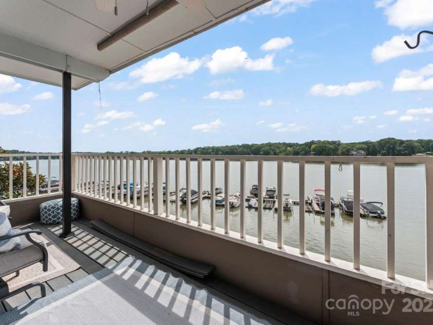9817 Emerald Point Drive, Charlotte, NC 28278.  MLS# CAR4292558, YatesRealty ID 33042. 