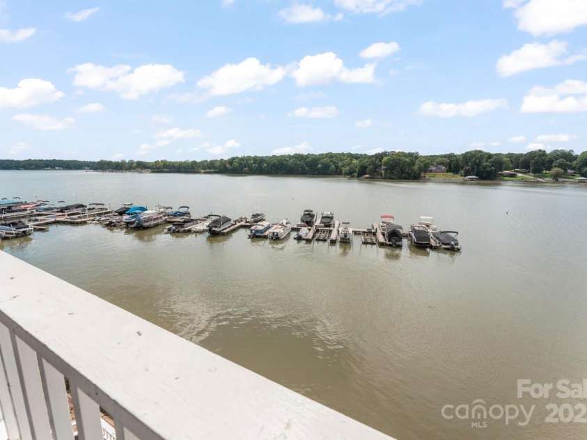 9817 Emerald Point Drive, Charlotte, NC 28278.  MLS# CAR4292558, YatesRealty ID 33042. 
