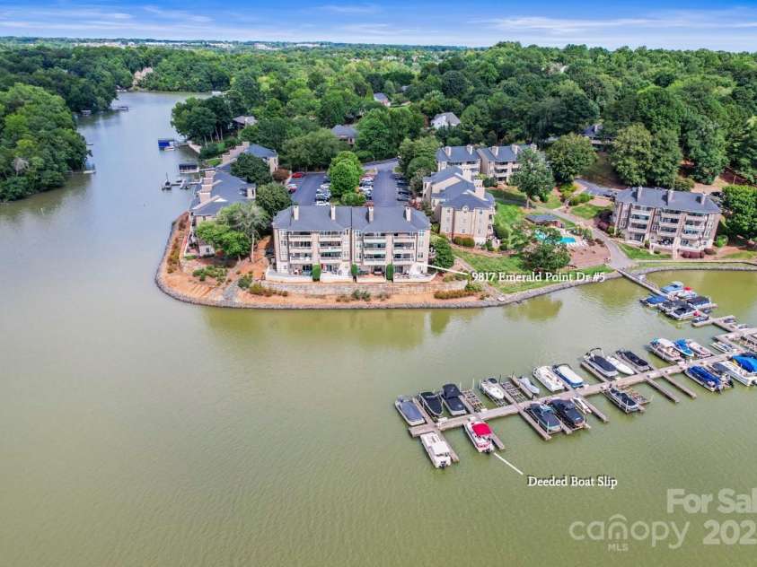 9817 Emerald Point Drive, Charlotte, NC 28278.  MLS# CAR4292558, YatesRealty ID 33042. 