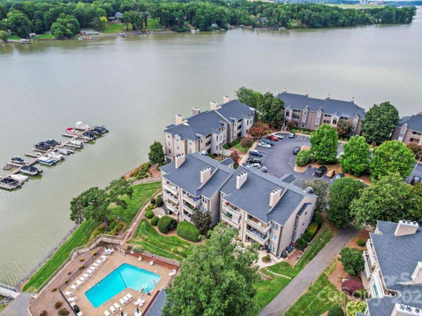 9817 Emerald Point Drive, Charlotte, NC 28278.  MLS# CAR4292558, YatesRealty ID 33042. 