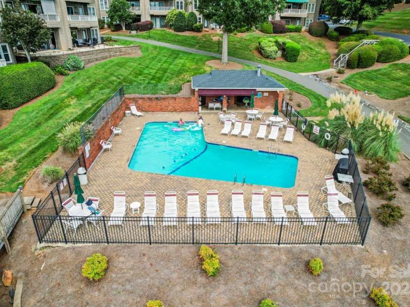 9817 Emerald Point Drive, Charlotte, NC 28278.  MLS# CAR4292558, YatesRealty ID 33042. 