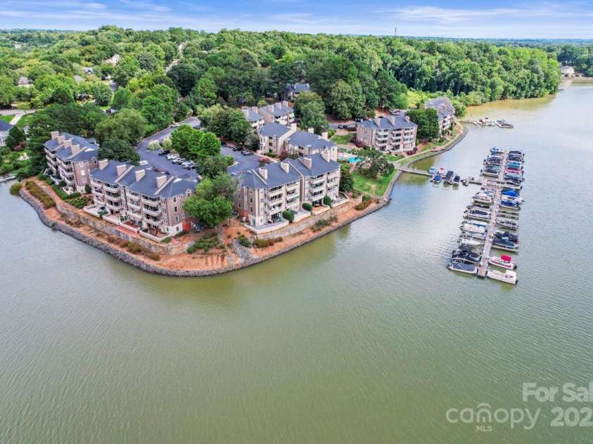 9817 Emerald Point Drive, Charlotte, NC 28278.  MLS# CAR4292558, YatesRealty ID 33042. 