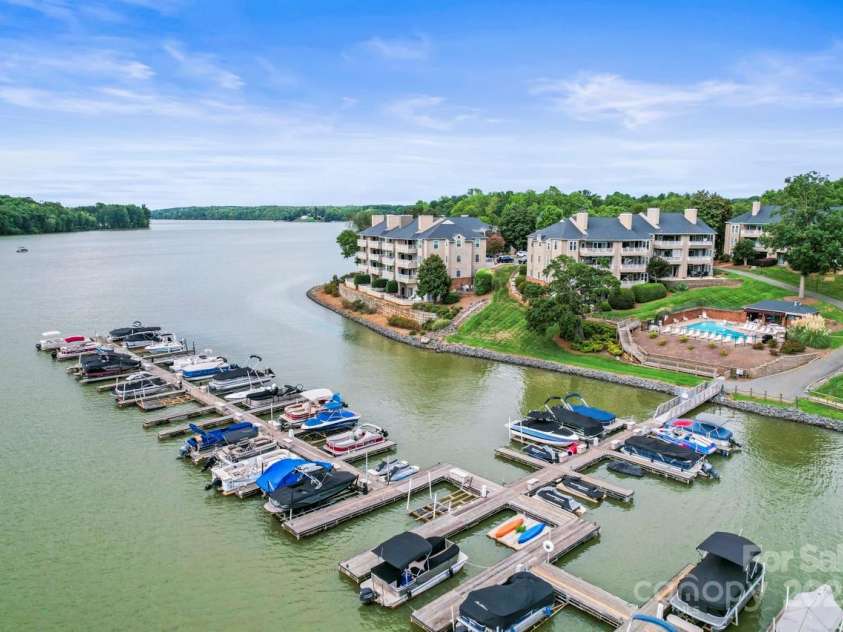 9817 Emerald Point Drive, Charlotte, NC 28278.  MLS# CAR4292558, YatesRealty ID 33042. 