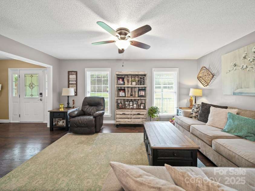 340 Oakview Drive, Salisbury, NC 28146.  MLS# CAR4290519, YatesRealty ID 33043. 