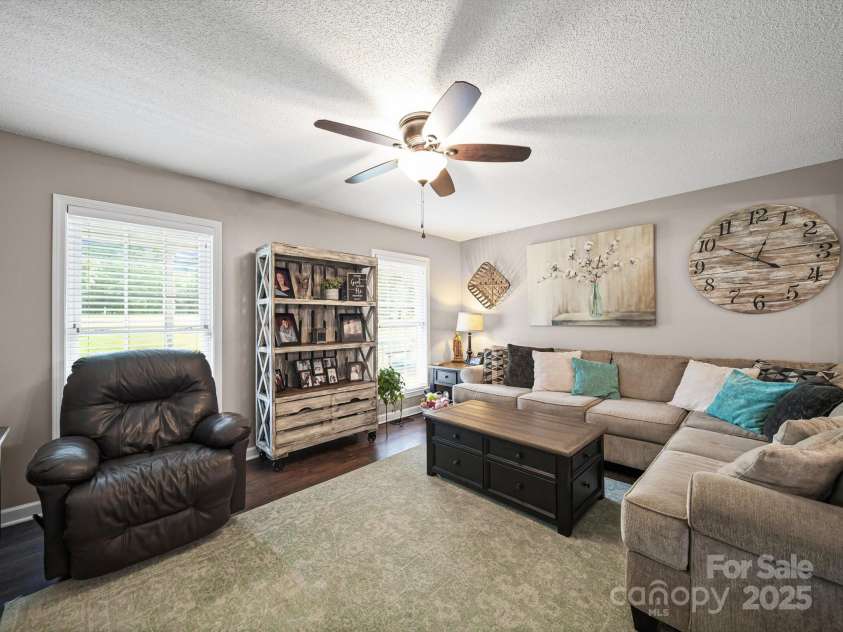 340 Oakview Drive, Salisbury, NC 28146.  MLS# CAR4290519, YatesRealty ID 33043. 