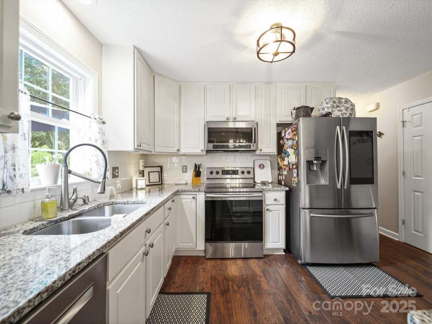 340 Oakview Drive, Salisbury, NC 28146.  MLS# CAR4290519, YatesRealty ID 33043. 