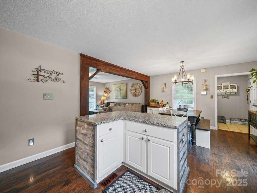 340 Oakview Drive, Salisbury, NC 28146.  MLS# CAR4290519, YatesRealty ID 33043. 