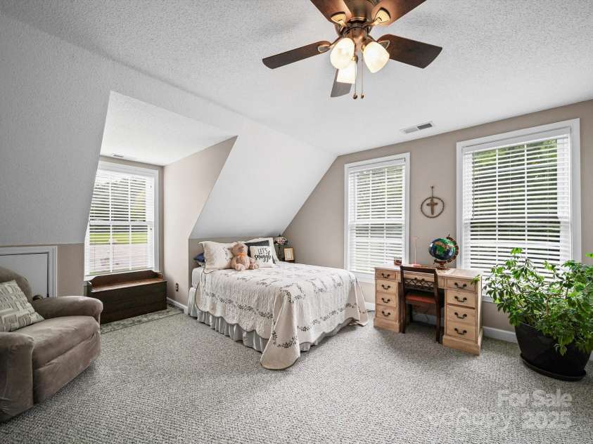 340 Oakview Drive, Salisbury, NC 28146.  MLS# CAR4290519, YatesRealty ID 33043. 