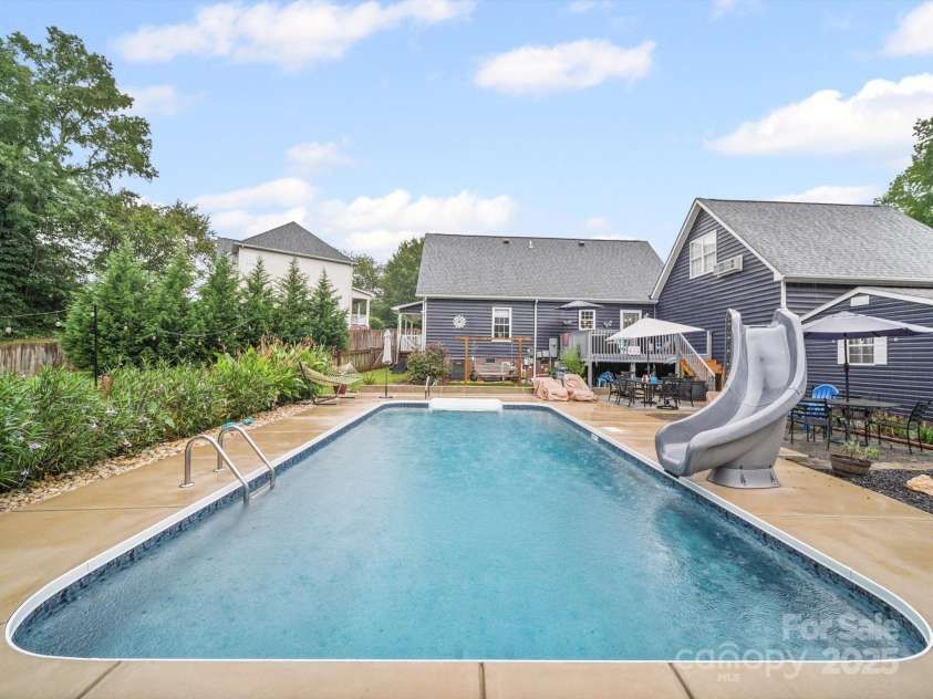 340 Oakview Drive, Salisbury, NC 28146.  MLS# CAR4290519, YatesRealty ID 33043. 