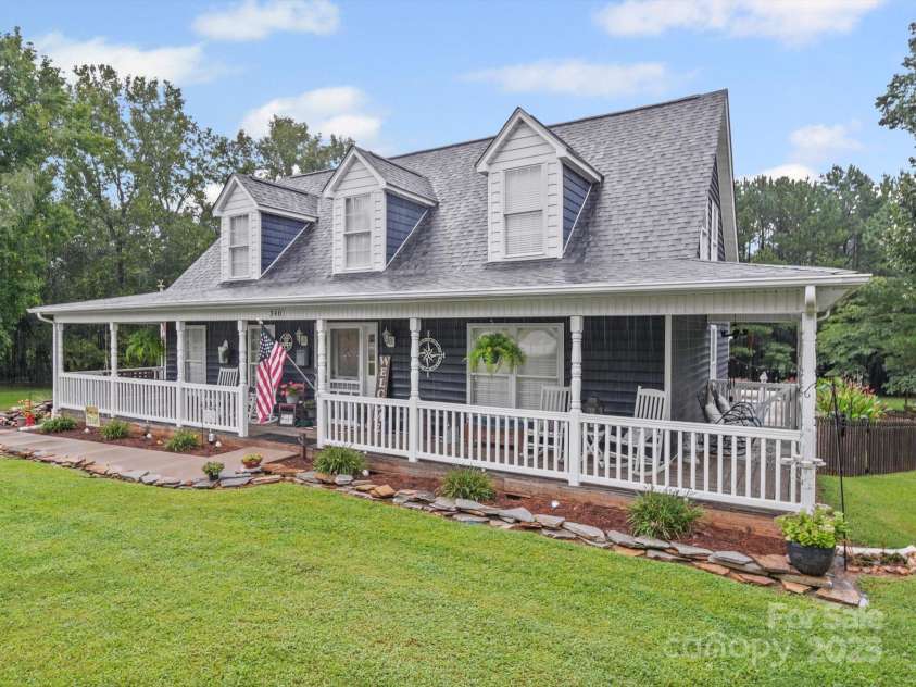 340 Oakview Drive, Salisbury, NC 28146.  MLS# CAR4290519, YatesRealty ID 33043. 