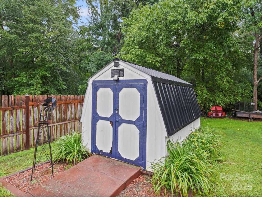 340 Oakview Drive, Salisbury, NC 28146.  MLS# CAR4290519, YatesRealty ID 33043. Additional storage building