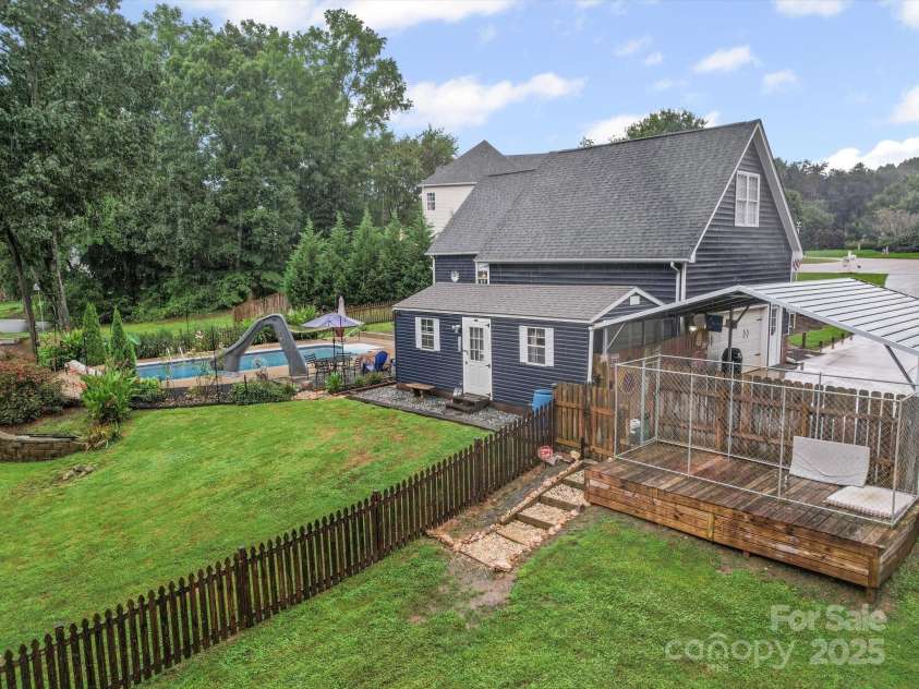 340 Oakview Drive, Salisbury, NC 28146.  MLS# CAR4290519, YatesRealty ID 33043. Lots of fenced yard and additional deck space