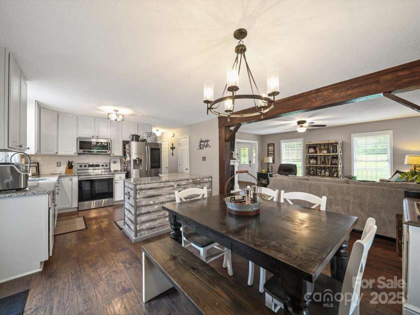340 Oakview Drive, Salisbury, NC 28146.  MLS# CAR4290519, YatesRealty ID 33043. Open concept kitchen/dining/living