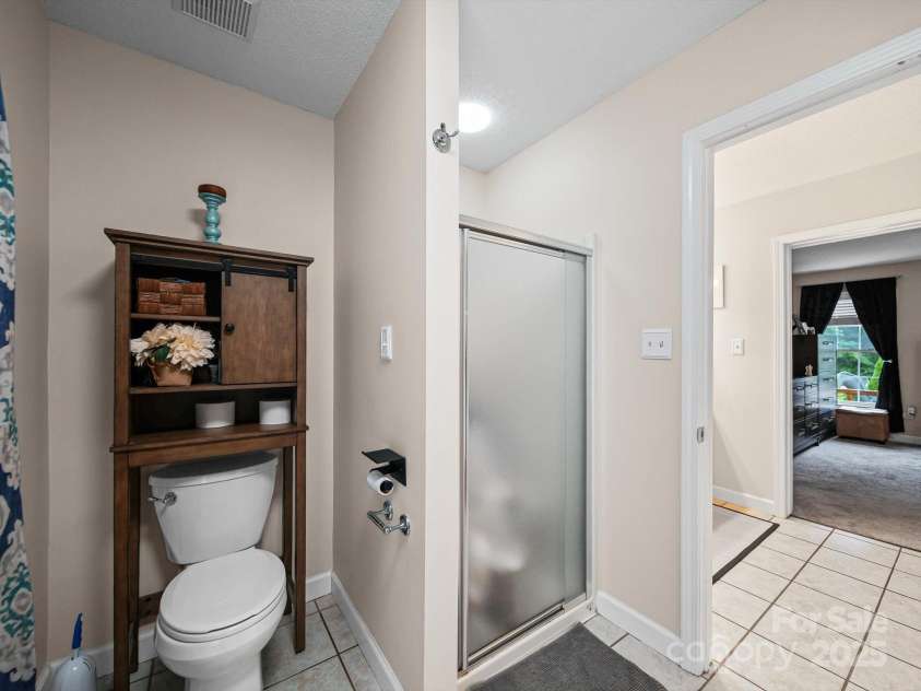 340 Oakview Drive, Salisbury, NC 28146.  MLS# CAR4290519, YatesRealty ID 33043. Primary bath has jetted tub and separate shower