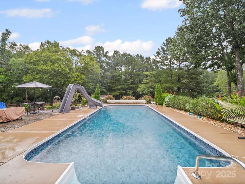 340 Oakview Drive, Salisbury, NC 28146.  MLS# CAR4290519, YatesRealty ID 33043. Welcome to your outdoor oasis!