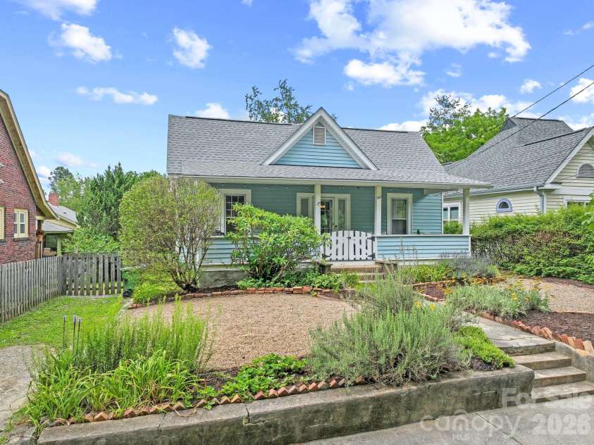 60 Annandale Avenue, Asheville, NC 28801.  MLS# CAR4397096, YatesRealty ID 33043. 