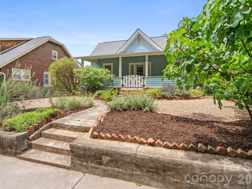 60 Annandale Avenue, Asheville, NC 28801.  MLS# CAR4397096, YatesRealty ID 33043. 