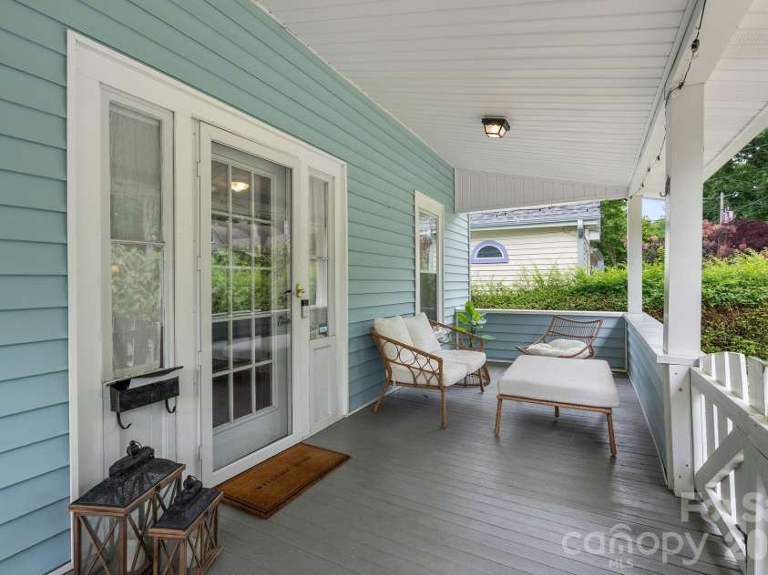 60 Annandale Avenue, Asheville, NC 28801.  MLS# CAR4397096, YatesRealty ID 33043. 