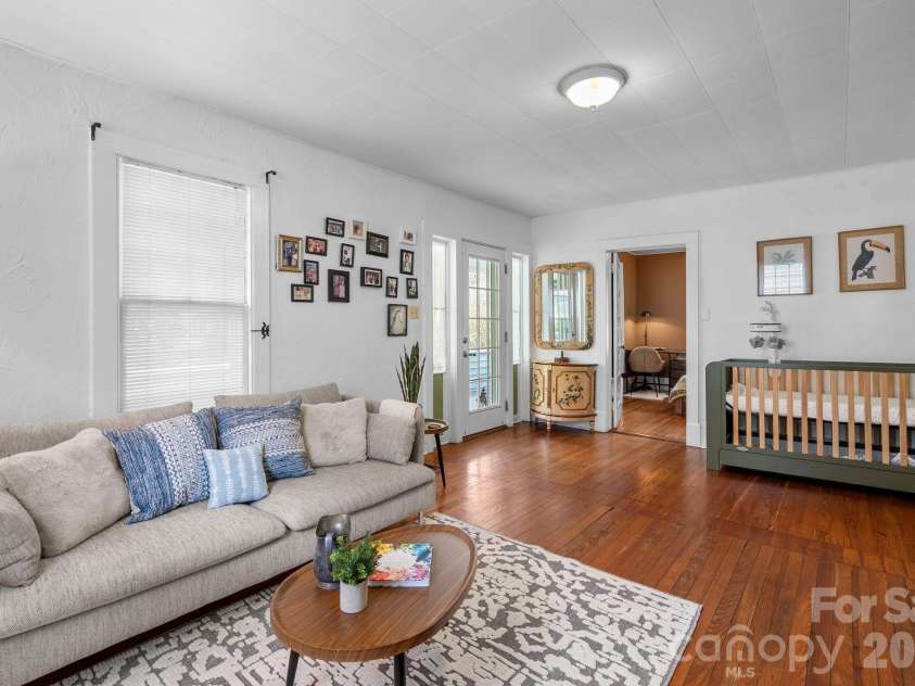 60 Annandale Avenue, Asheville, NC 28801.  MLS# CAR4397096, YatesRealty ID 33043. 