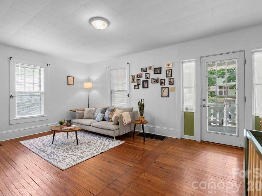 60 Annandale Avenue, Asheville, NC 28801.  MLS# CAR4397096, YatesRealty ID 33043. 