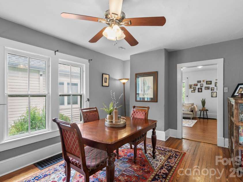 60 Annandale Avenue, Asheville, NC 28801.  MLS# CAR4397096, YatesRealty ID 33043. 