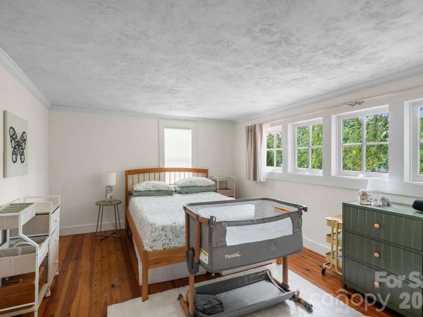60 Annandale Avenue, Asheville, NC 28801.  MLS# CAR4397096, YatesRealty ID 33043. 