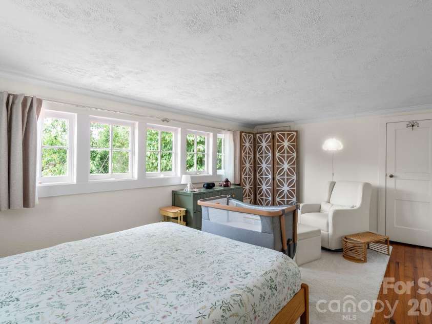 60 Annandale Avenue, Asheville, NC 28801.  MLS# CAR4397096, YatesRealty ID 33043. 
