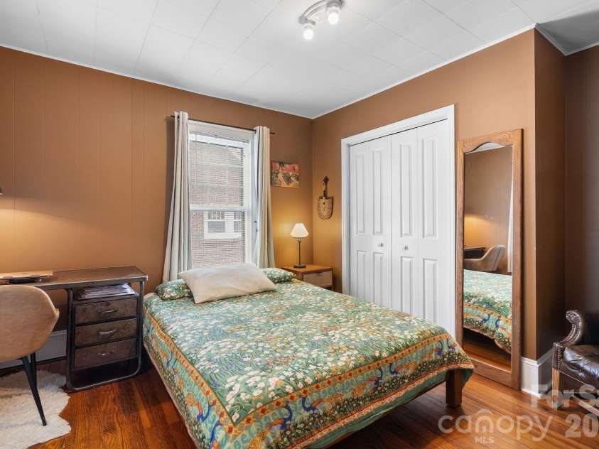 60 Annandale Avenue, Asheville, NC 28801.  MLS# CAR4397096, YatesRealty ID 33043. 