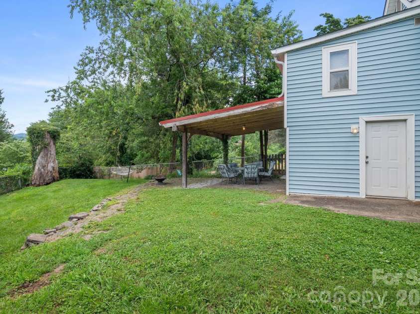 60 Annandale Avenue, Asheville, NC 28801.  MLS# CAR4397096, YatesRealty ID 33043. 