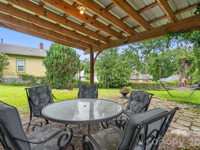60 Annandale Avenue, Asheville, NC 28801.  MLS# CAR4397096, YatesRealty ID 33043. 