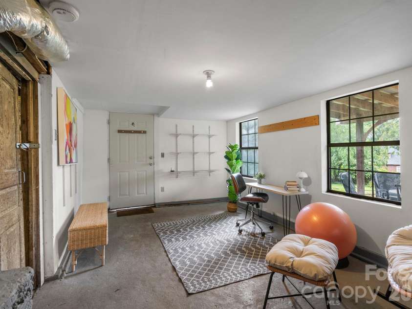 60 Annandale Avenue, Asheville, NC 28801.  MLS# CAR4397096, YatesRealty ID 33043. 