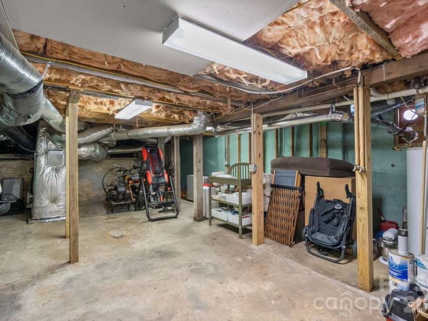 60 Annandale Avenue, Asheville, NC 28801.  MLS# CAR4397096, YatesRealty ID 33043. 