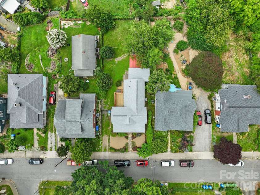 60 Annandale Avenue, Asheville, NC 28801.  MLS# CAR4397096, YatesRealty ID 33043. 