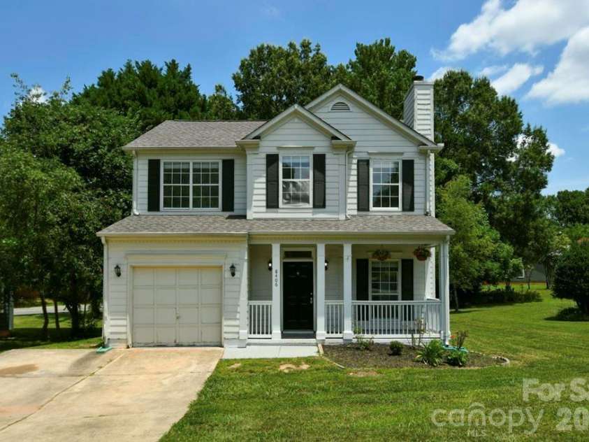 8406 Bedford Green Lane, Charlotte, NC 28215.  MLS# CAR4397711, YatesRealty ID 33044. 