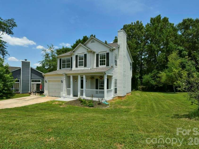 8406 Bedford Green Lane, Charlotte, NC 28215.  MLS# CAR4397711, YatesRealty ID 33044. 