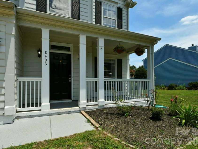 8406 Bedford Green Lane, Charlotte, NC 28215.  MLS# CAR4397711, YatesRealty ID 33044. 