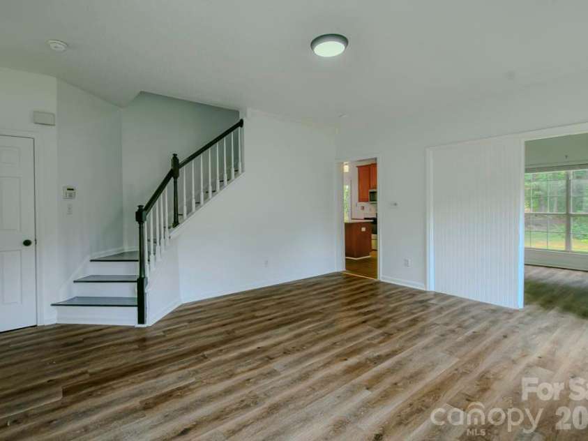 8406 Bedford Green Lane, Charlotte, NC 28215.  MLS# CAR4397711, YatesRealty ID 33044. 