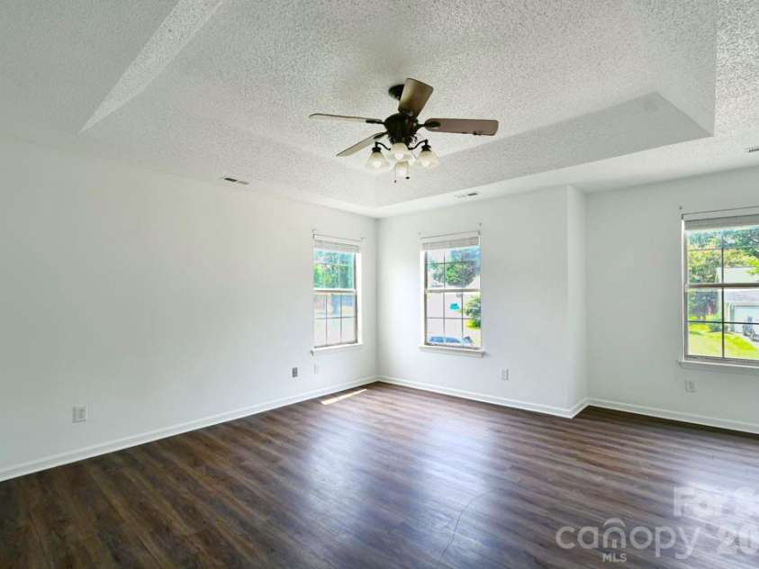 8406 Bedford Green Lane, Charlotte, NC 28215.  MLS# CAR4397711, YatesRealty ID 33044. 