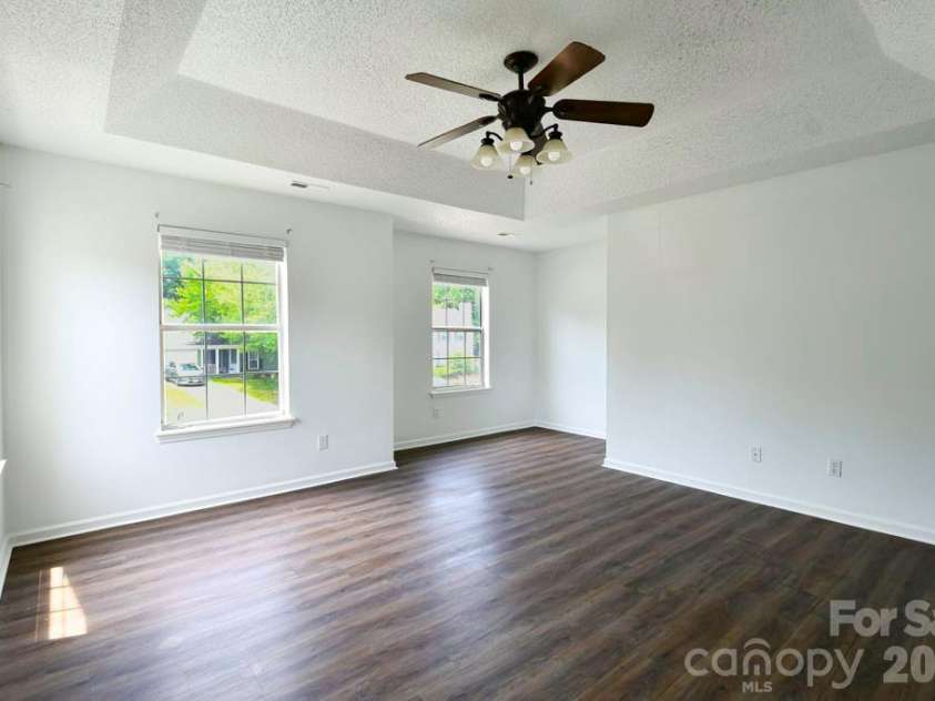 8406 Bedford Green Lane, Charlotte, NC 28215.  MLS# CAR4397711, YatesRealty ID 33044. 