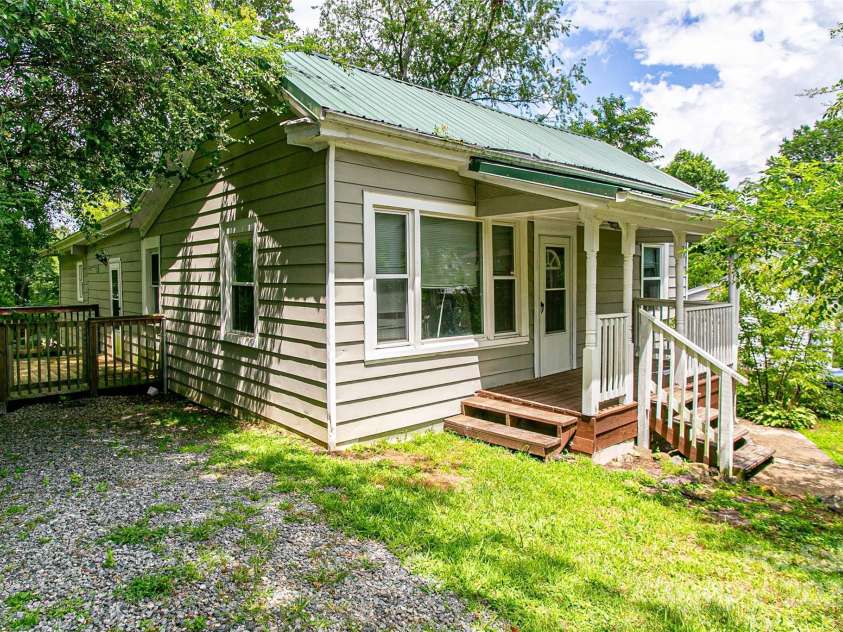 27 Curlee Street, Brevard, NC 28712.  MLS# CAR4284053, YatesRealty ID 33045. 
