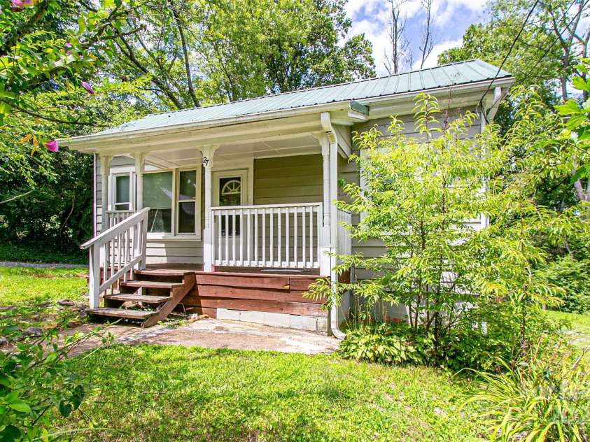 27 Curlee Street, Brevard, NC 28712.  MLS# CAR4284053, YatesRealty ID 33045. 