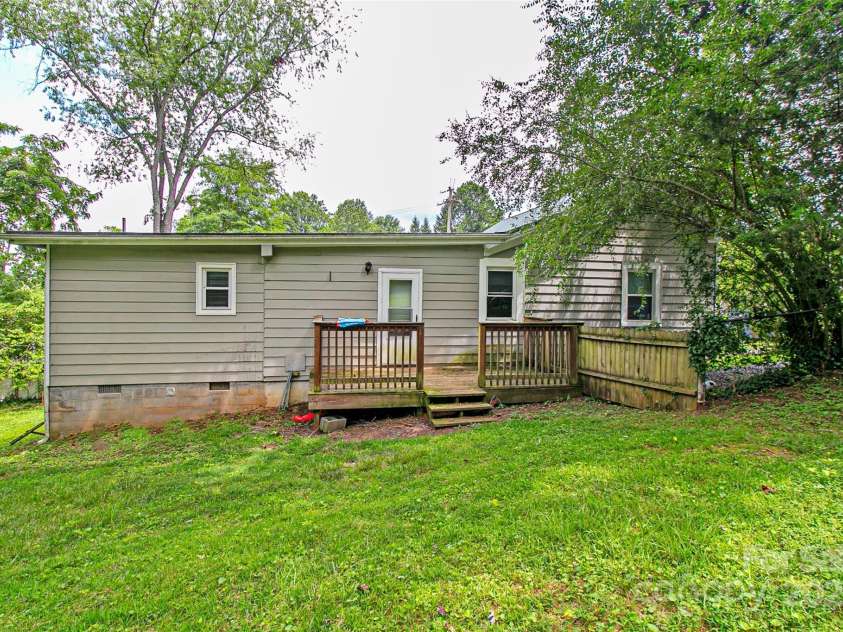 27 Curlee Street, Brevard, NC 28712.  MLS# CAR4284053, YatesRealty ID 33045. 