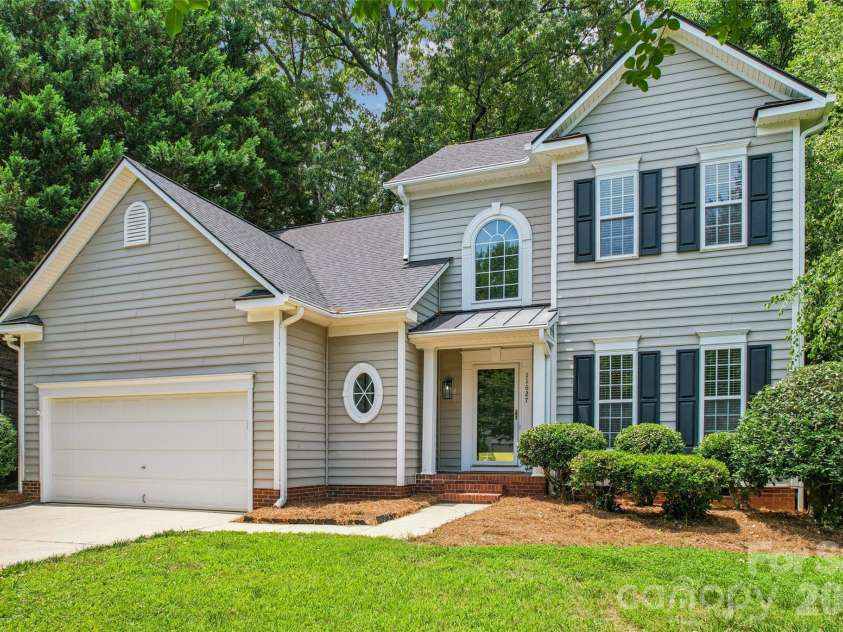 11627 Knightsdale Drive, Charlotte, NC 28277.  MLS# CAR4391397, YatesRealty ID 33046. 