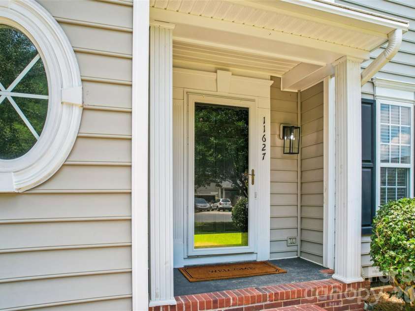 11627 Knightsdale Drive, Charlotte, NC 28277.  MLS# CAR4391397, YatesRealty ID 33046. 