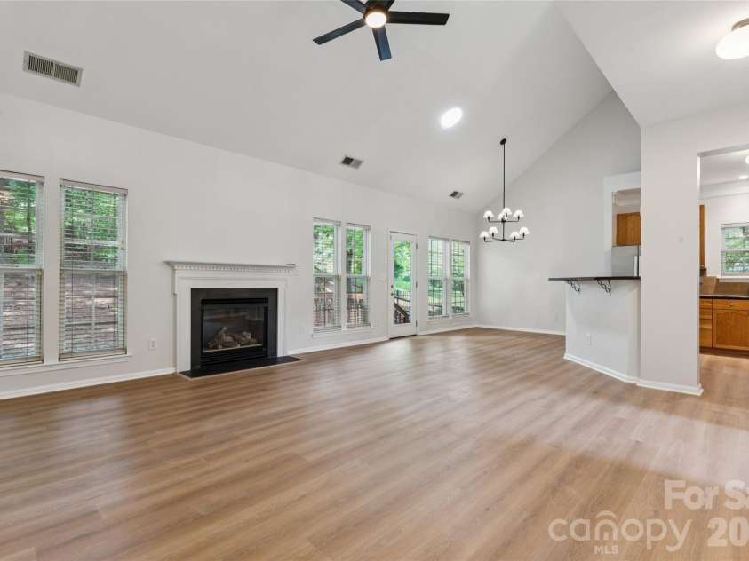 11627 Knightsdale Drive, Charlotte, NC 28277.  MLS# CAR4391397, YatesRealty ID 33046. 