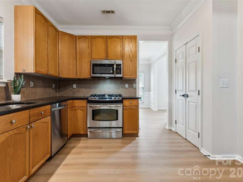 11627 Knightsdale Drive, Charlotte, NC 28277.  MLS# CAR4391397, YatesRealty ID 33046. 