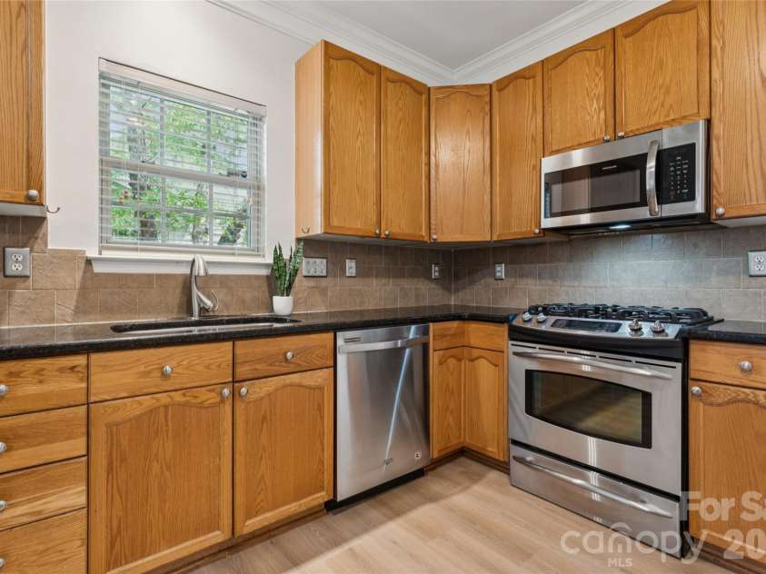 11627 Knightsdale Drive, Charlotte, NC 28277.  MLS# CAR4391397, YatesRealty ID 33046. 